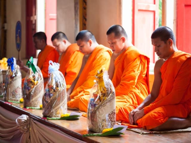 Thai Monks Wedding Blessing (4)