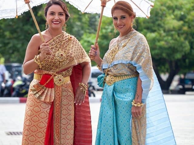 Montse & Fernanda 20th November 2019 Thai Monks Blessing (10)